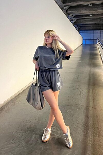 bases. Beli Lastikli Bol Kesim Örme Şort