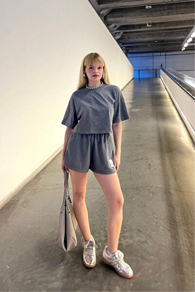 bases. Beli Lastikli Bol Kesim Örme Şort