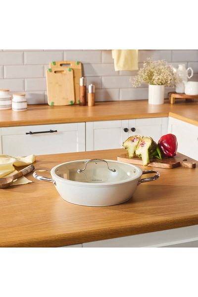Karaca Swiss Crystal Almond Cream Handle Flache Kasserolle 30 cm