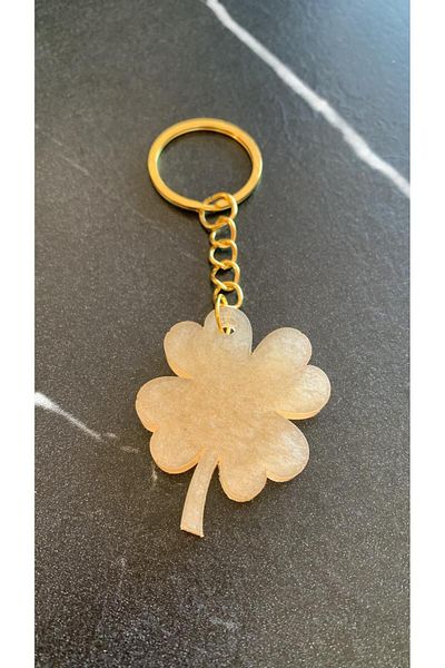 MISS GOLDEN Pearlescent Orange Color Clover Shape Gold Accessory Keychain Handmade Epoxy Gift