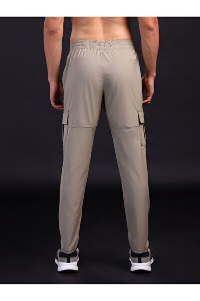 Technosport By Styli Men Solid Relaxed Fit Cargo Pants with TS FLEXI