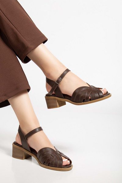 ANALİN SHOES صندل نسائي من الجلد الطبيعي بحزام الكاحل - بني