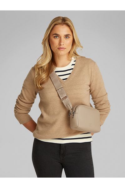 Calvin Klein Calvin Klein Women Parsnip Ultralight Crossbody Bag