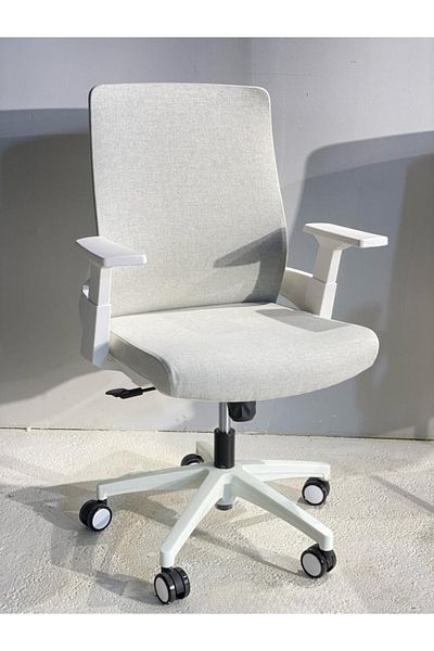 DEC48 Swivel office chair with elegant design and absolute comfort.