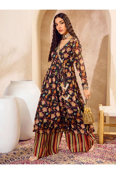Sassafras By Styli طقم أناركالي كورتا مع بلوزة بالازوس بطبعة زهور