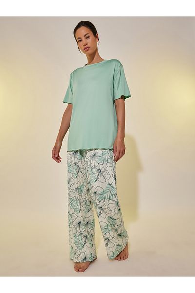 Styli Solid Lettuce Hem T-Shirt and Floral Printed Pyjama Set