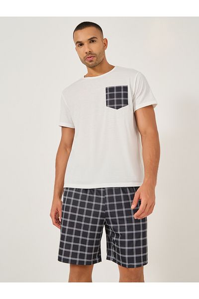 Styli Solid Contrast Pocket Detail T-Shirt and Checked Shorts Set