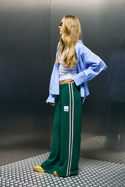 bases. Pruhované tepláky