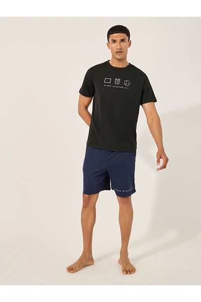 Styli Graphic Print Round Neck T-Shirt and Shorts Pyjama Set
