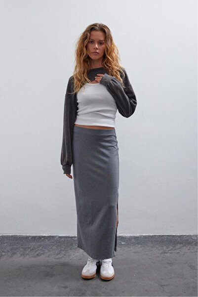 bases. Жіноча спідниця-міді з розрізом