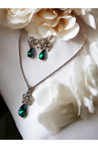FAYRA ACCESSORIES Zircon Stone Bow Earrings and Necklace Set