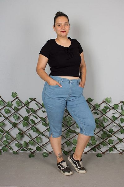 Truva XXL Plus Size Denim Capri – a Must-Have for Comfortable and Stylish Summer Outfits