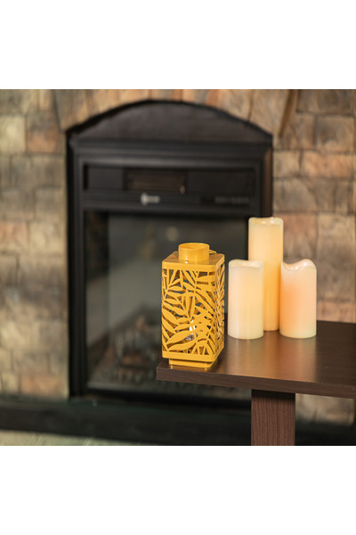 Celia فانوس شموع معدني مزخرف بتصميم أنيق وعصري باللون الذهبي