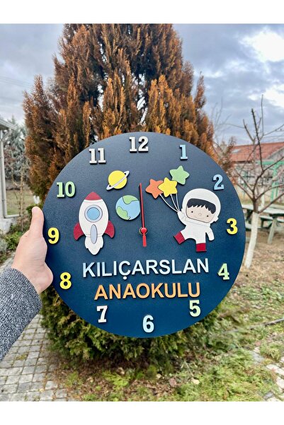 Ahşap Isme Özel ' Uçan Yıldızlı Astronot ' Çocuk Ve Bebek Odası Duvar Saati