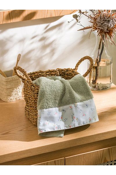 LC Waikiki LCW HOME Πετσέτα προσώπου με κέντημα με λουλούδια τιρκουάζ 50x80 cm