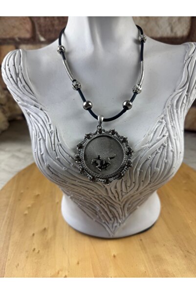 SEDEF TAKI Vintage at figürlü bronz gold kolye