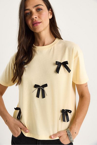 Bianco Lucci Women's Satin Ribbon Accessory Stone Detailed T-Shirt 60602011