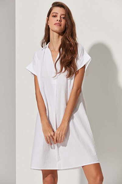 White By Nature V-Neck Plikaşe White Dress