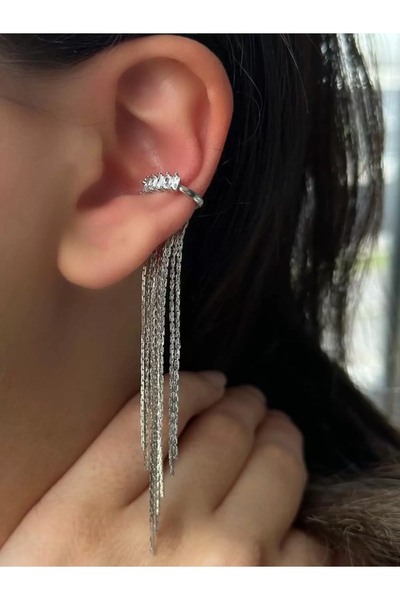 AychaAksesuar çelik gümüş renk sizrkon taşlı püsküllü sallantılı kdeliksiz kıkırdak küpe