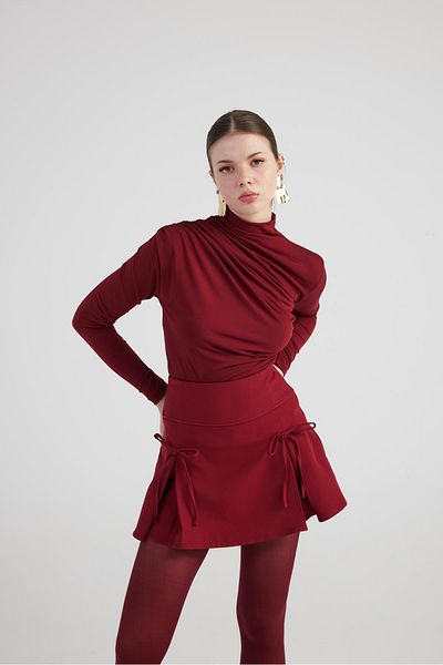 HOLLY LOLLY Roláková halenka s detailním rolákem klaretová červená