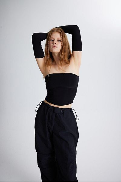 HOLLY LOLLY Strapless Smooth Blouse with Split Sleeves Black