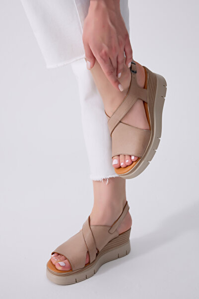 Eric Nurnberg صندل جلد بيج - موديل Esta المفتوح