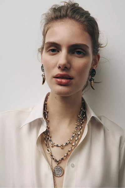 stravis Shiny Stone Horn Earrings