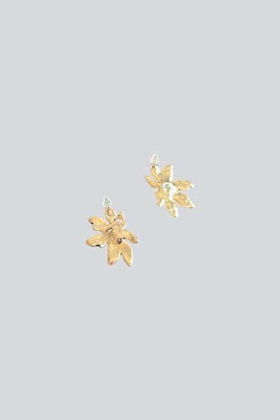 stravis Enameled Flower Earrings