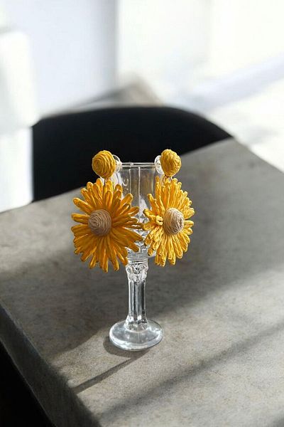stravis Wicker Flower Earrings
