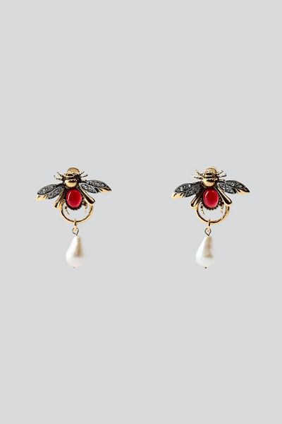 stravis Pearl Dangle Bee Earrings