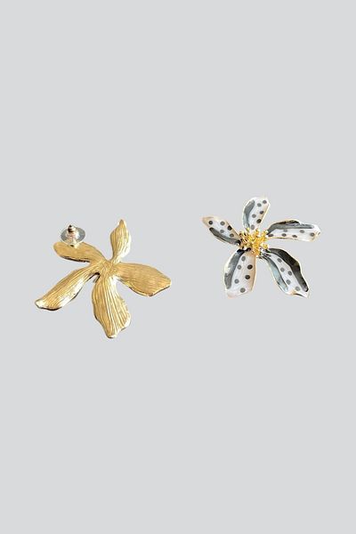 stravis Black and White Flower Earrings