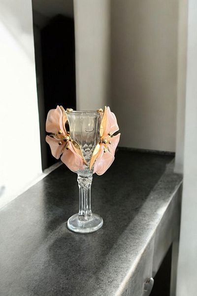 stravis Gold Detail Flower Earrings