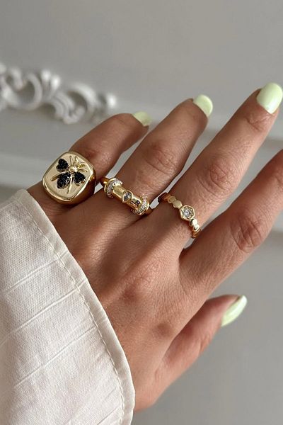stravis Gold Color Bee Detail Ring