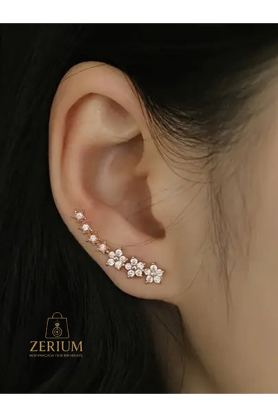 ZERİUM Taşlı Çiçek Elegansı – Modern ve Şık Kadın Çelik Küpe - Altın Renk