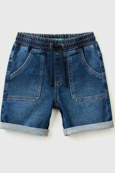 United Colors of Benetton Erkek Çocuk Mix Logolu Rahat Denim Şort Zürafa Desenli