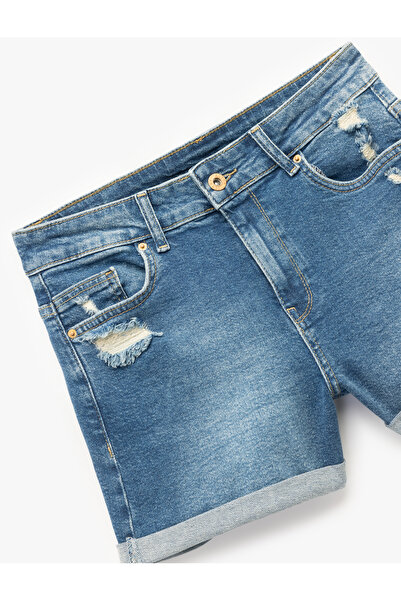 Koton Katlı Paça Yıpratılmış Düğmeli Cepli Skinny Fit Mini Denim Şort