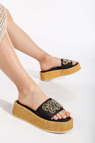 SUİNS SHOES Γυναικείες παντόφλες Suins Berny - Λεπτομέρεια με πέτρινη πόρπη