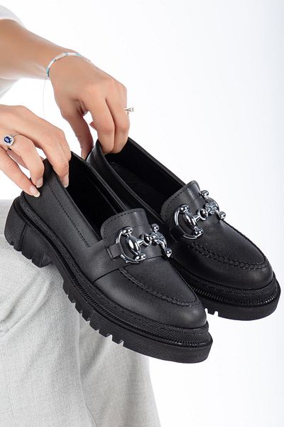 SUİNS SHOES Детайлирани дамски мокасини Andre Buckle