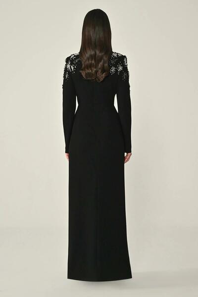 ALFABETA Uzun Kollu Yakası ve Beli Aksesuarlı Uzun Krep Abiye Elbise