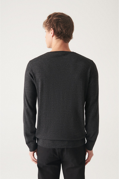 Avva Anthrazitfarbener Strickpullover mit Rundhalsausschnitt und Wollmischung für Herren E 005013