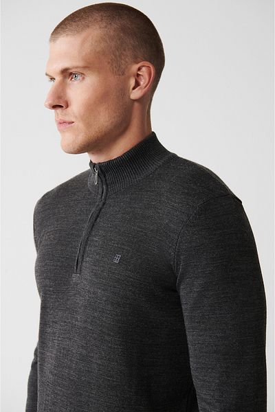 Avva Men's Anthracite Zippered Stand Collar Non-Pilling Sweater E 005005