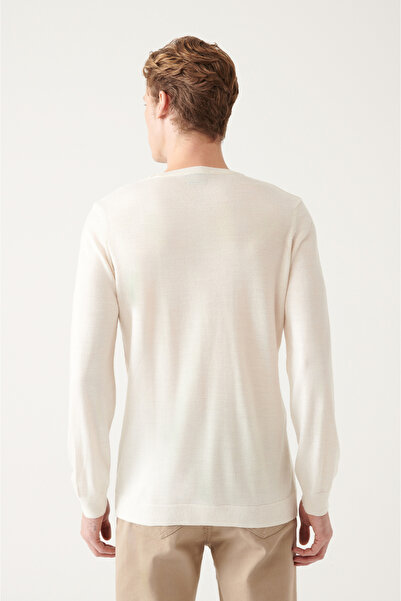 Avva Men's White Crew Neck Wool Blended Knitwear Sweater E 005013