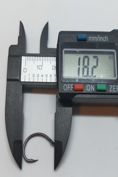 SAZAN RİG Krank Model Teflon Mat Siyah Delikli Olta Iğnesı 6 No (10 Adet)