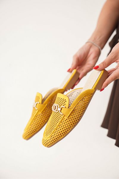 Artgoo Mustard Women's Daily Comfortable Hole Masculine Closed Front Stone Daily Home Beach Slippers