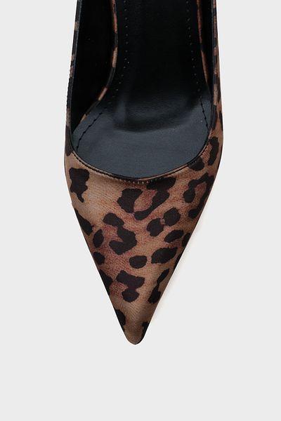 Capone Outfitters Lynda Pointed Closed Toe Satin Women's Slippers