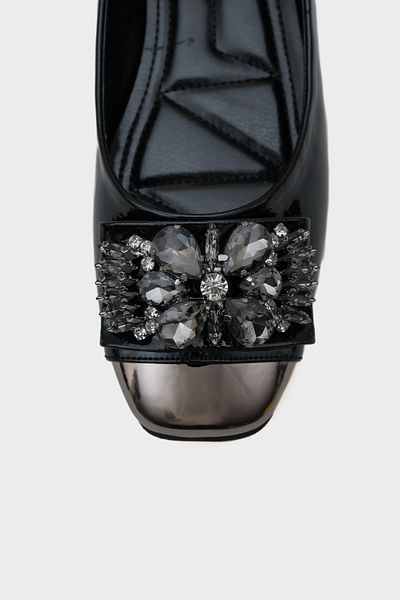 Capone Outfitters Agnes Stilvolle Ballerinas mit Metallkappe und Steinschnalle