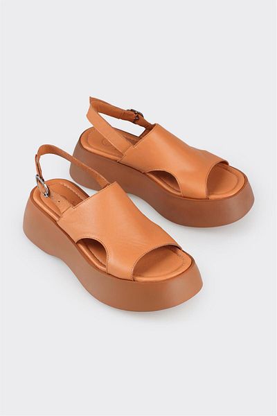 Elle Shoes Ταν δερμάτινα γυναικεία πέδιλα με σφήνα τακούνι