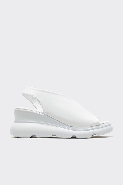 Elle Shoes Λευκά δερμάτινα γυναικεία πέδιλα με σφήνα τακούνια