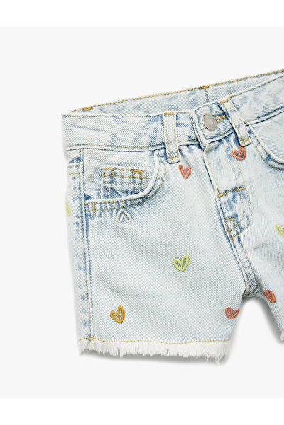 Koton Pamuklu Kesik Paça Kalp İşlemeli Mini Denim Şort