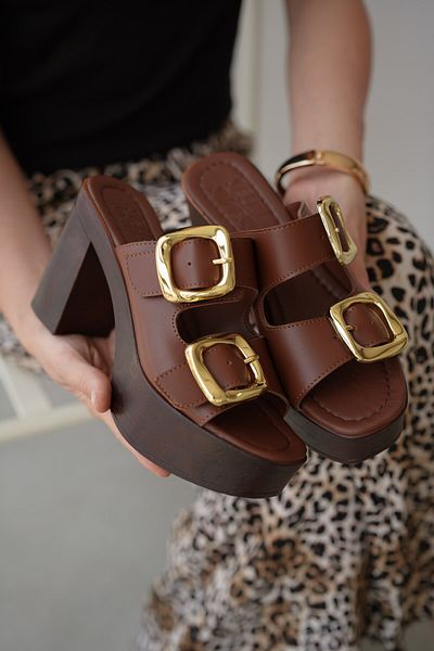 selinshoes Thorn Double Buckle Detailed Platform Heel Women's Slippers - Brown